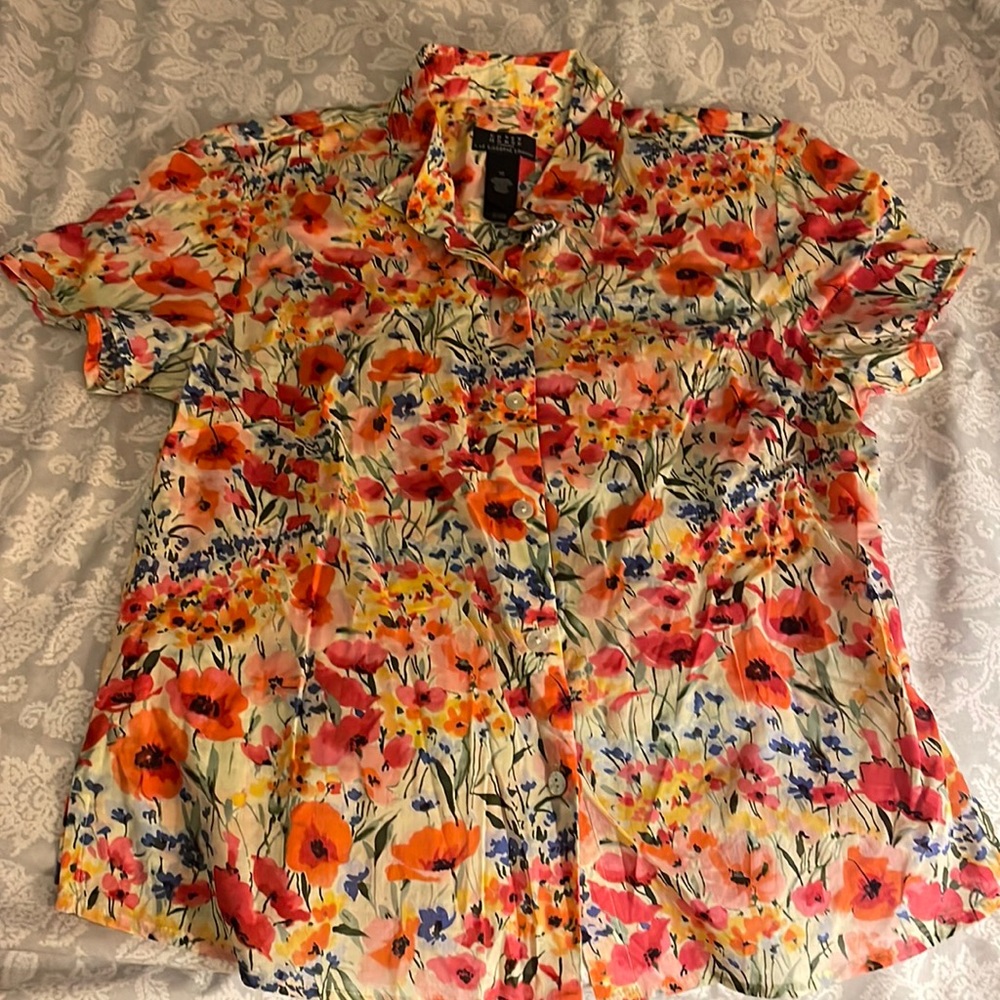 Liz Claiborne summer shirt. Excellent condition.